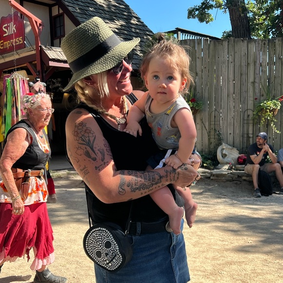 💥Meet Me & My Fam💥POSH Ambassador!! - Picture 5 of 9